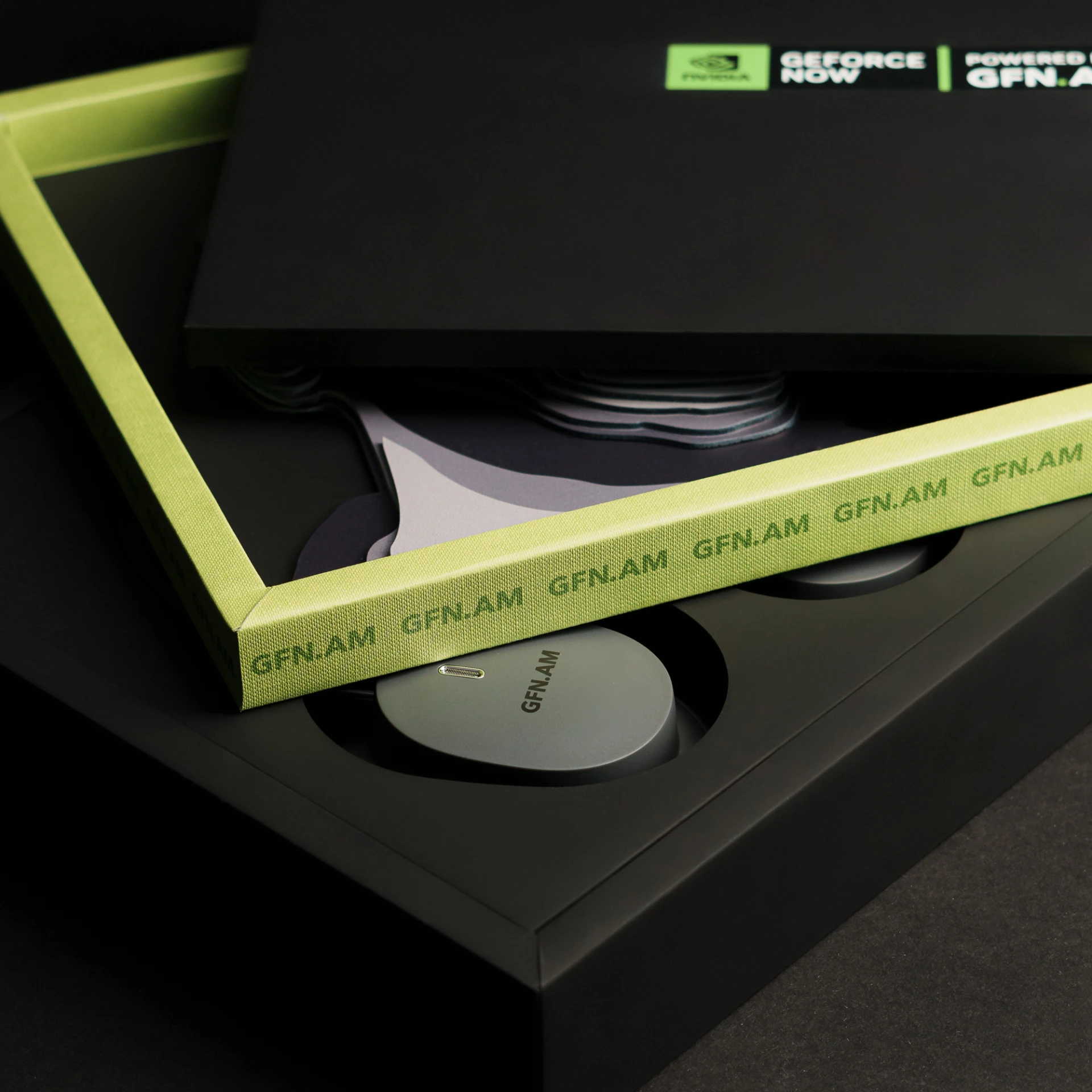 GeForce: Invitations-gift-boxes to Bloggers